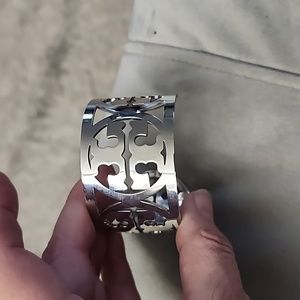 Tory Burch Bracelet, silver color. Gorgeous